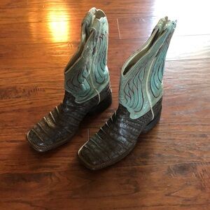 Ariat women’s boots size 8